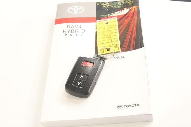 2017 Toyota RAV4 Hybrid XLE photo