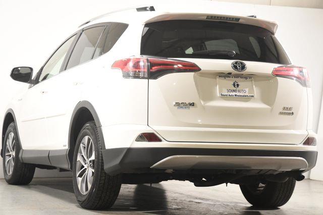 2017 Toyota RAV4 Hybrid XLE photo