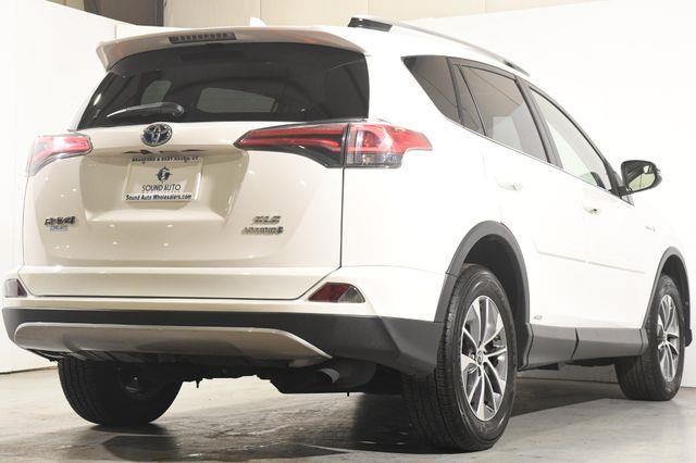 2017 Toyota RAV4 Hybrid XLE photo