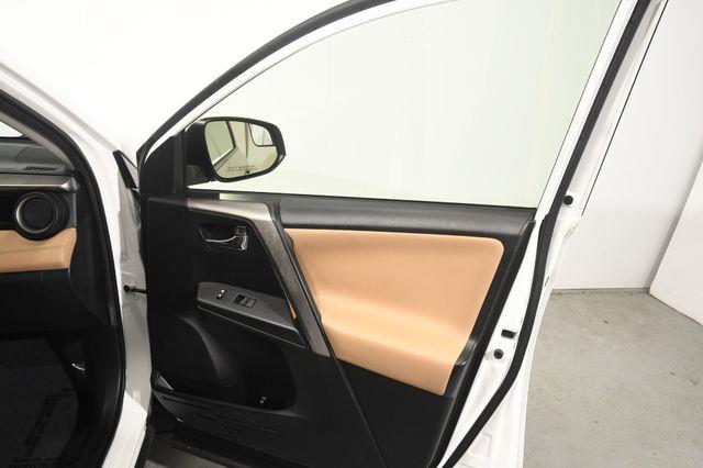 2017 Toyota RAV4 Hybrid XLE photo