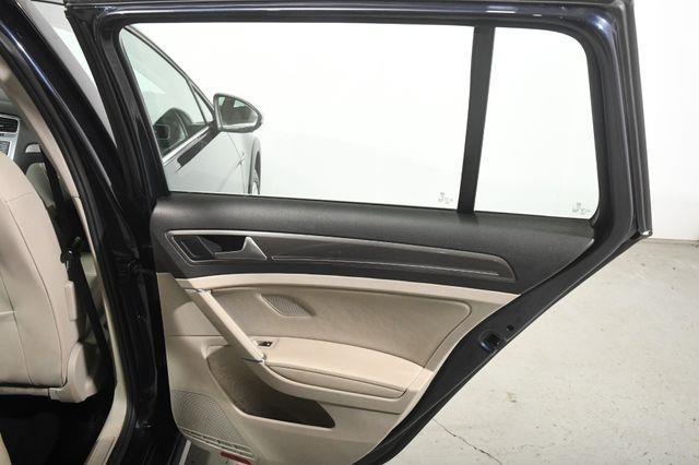 2017 Volkswagen Golf Alltrack SE photo