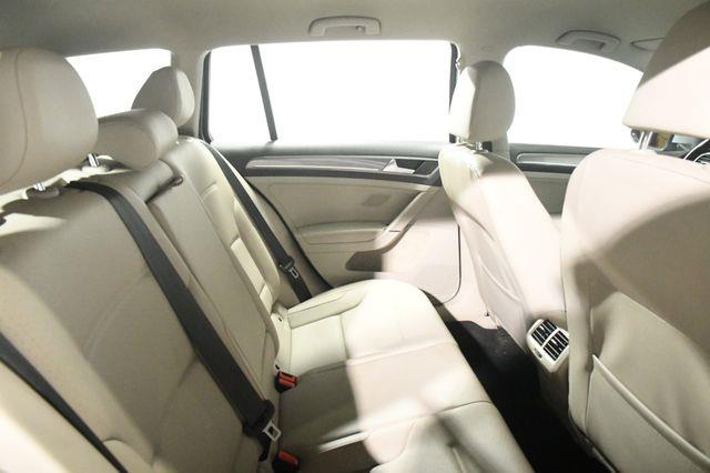 2017 Volkswagen Golf Alltrack SE photo
