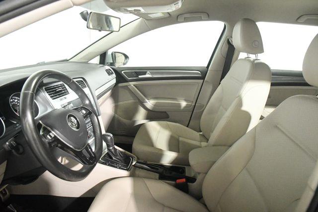 2017 Volkswagen Golf Alltrack SE photo