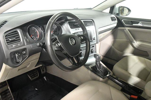 2017 Volkswagen Golf Alltrack SE photo