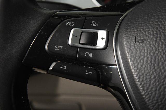 2017 Volkswagen Golf Alltrack SE photo