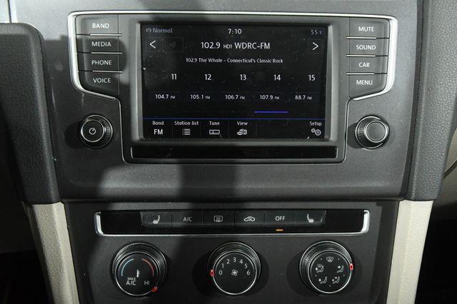2017 Volkswagen Golf Alltrack SE photo