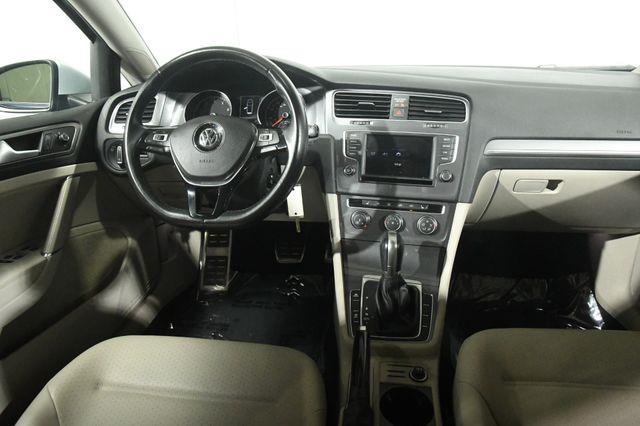 2017 Volkswagen Golf Alltrack SE photo