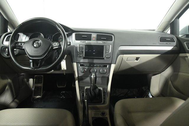 2017 Volkswagen Golf Alltrack SE photo