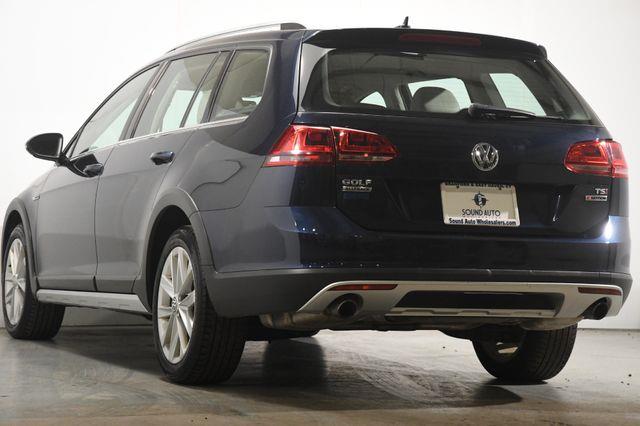 2017 Volkswagen Golf Alltrack SE photo