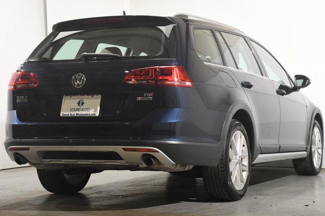 2017 Volkswagen Golf Alltrack SE photo