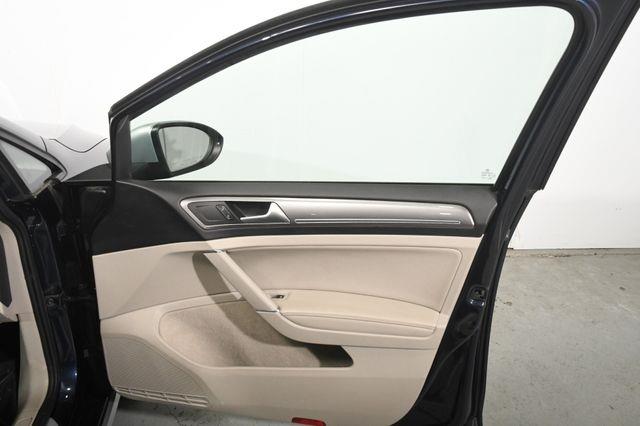 2017 Volkswagen Golf Alltrack SE photo