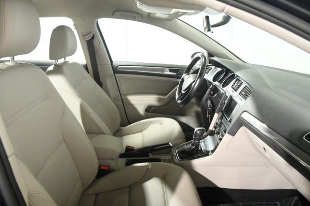 2017 Volkswagen Golf Alltrack SE photo