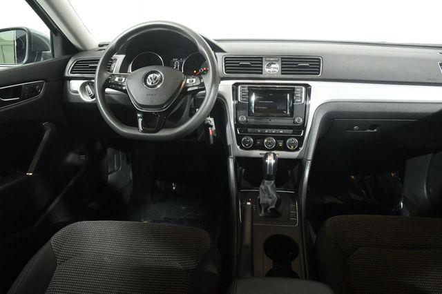 2017 Volkswagen Passat 1.8T S photo