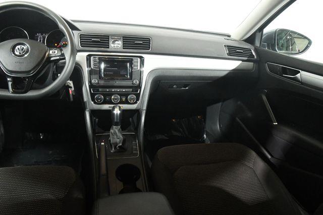 2017 Volkswagen Passat 1.8T S photo