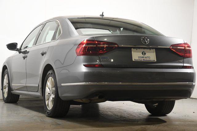 2017 Volkswagen Passat 1.8T S photo