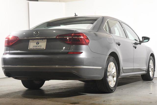 2017 Volkswagen Passat 1.8T S photo