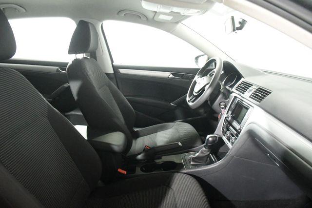 2017 Volkswagen Passat 1.8T S photo