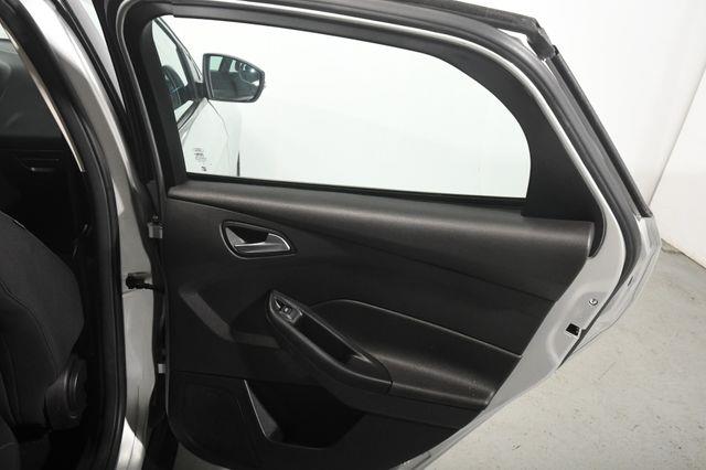 2016 Ford Focus SE w/ Heated Seats photo