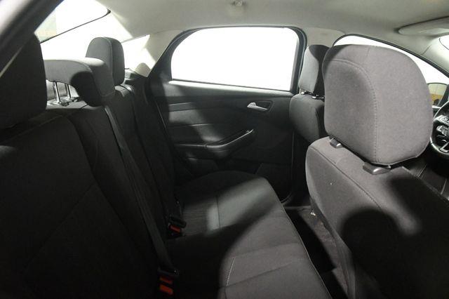 2016 Ford Focus SE w/ Heated Seats photo