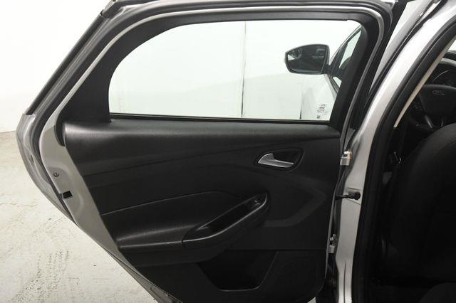 2016 Ford Focus SE w/ Heated Seats photo