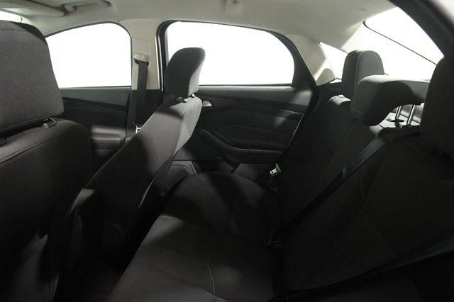 2016 Ford Focus SE w/ Heated Seats photo