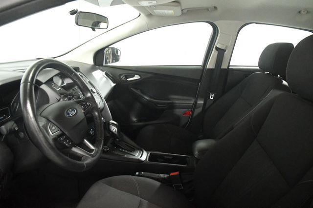 2016 Ford Focus SE w/ Heated Seats photo