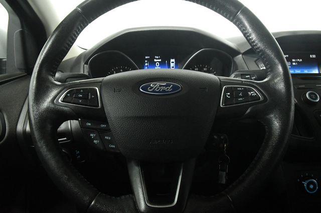 2016 Ford Focus SE w/ Heated Seats photo