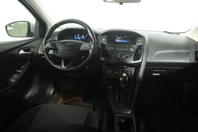 2016 Ford Focus SE w/ Heated Seats photo