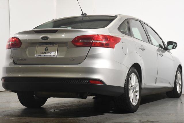 2016 Ford Focus SE w/ Heated Seats photo