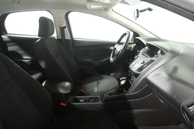 2016 Ford Focus SE w/ Heated Seats photo