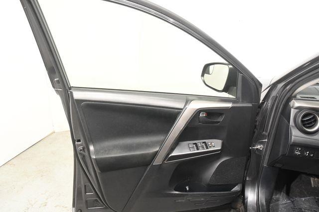2017 Toyota RAV4 LE photo