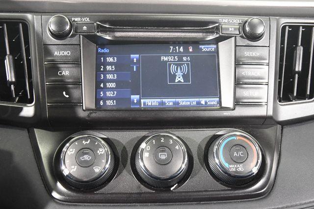 2017 Toyota RAV4 LE photo