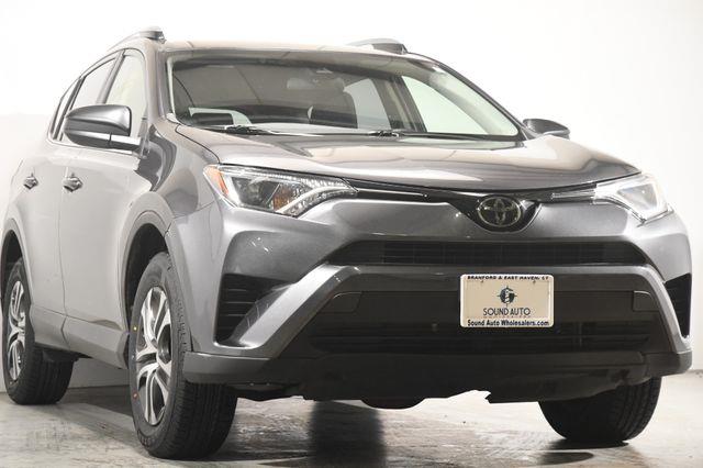 2017 Toyota RAV4 LE photo
