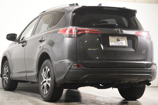 2017 Toyota RAV4 LE photo
