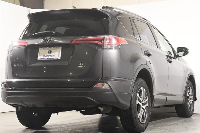 2017 Toyota RAV4 LE photo