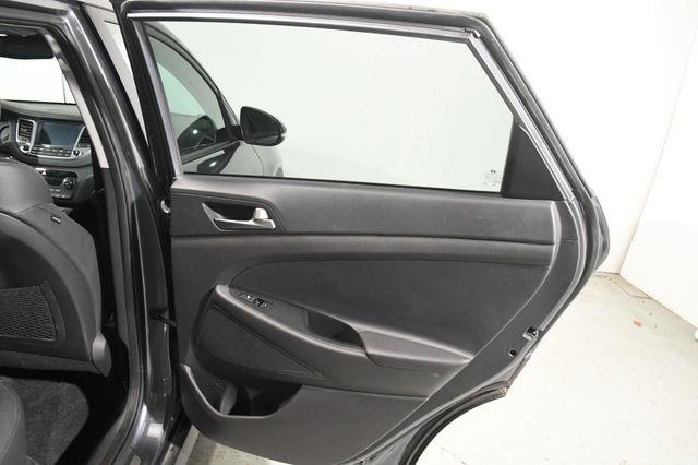 2016 Hyundai Tucson Limited w/ Nav/Blindspot/ Safe photo