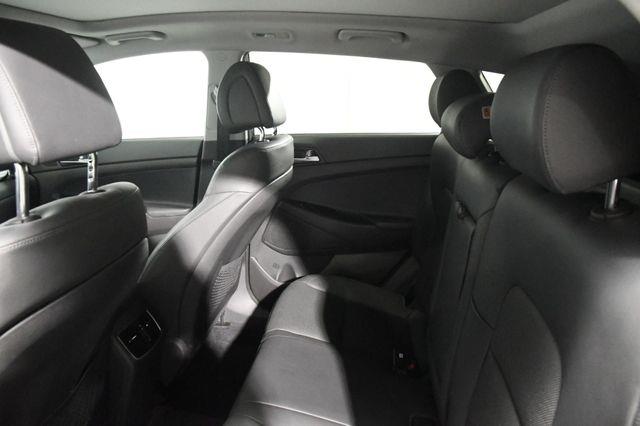 2016 Hyundai Tucson Limited w/ Nav/Blindspot/ Safe photo