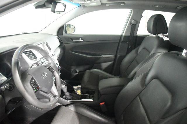 2016 Hyundai Tucson Limited w/ Nav/Blindspot/ Safe photo