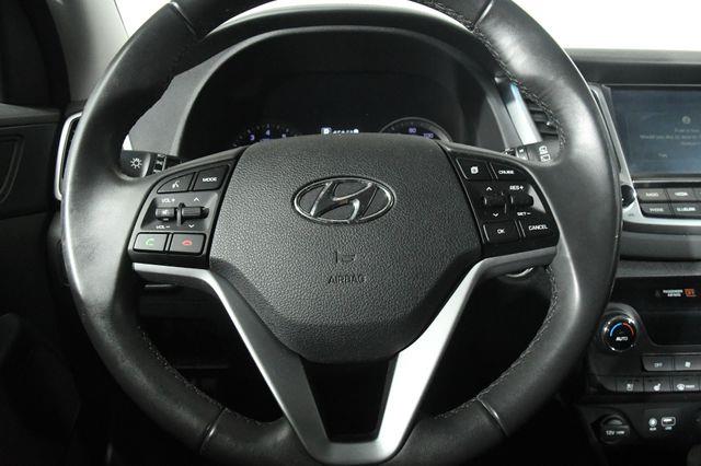 2016 Hyundai Tucson Limited w/ Nav/Blindspot/ Safe photo