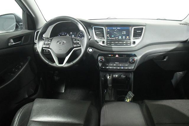 2016 Hyundai Tucson Limited w/ Nav/Blindspot/ Safe photo