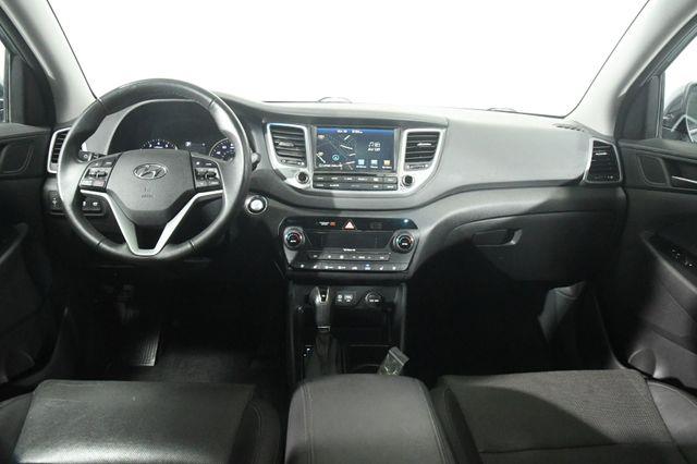2016 Hyundai Tucson Limited w/ Nav/Blindspot/ Safe photo