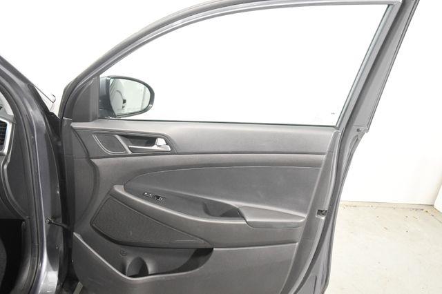 2016 Hyundai Tucson Limited w/ Nav/Blindspot/ Safe photo
