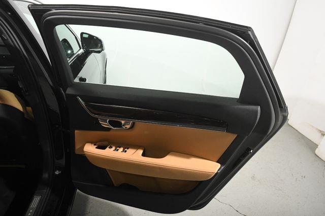 2018 Volvo S90 Momentum photo