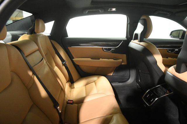 2018 Volvo S90 Momentum photo