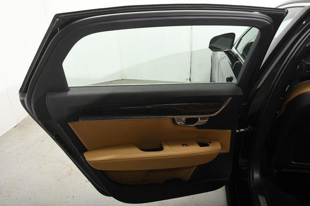 2018 Volvo S90 Momentum photo