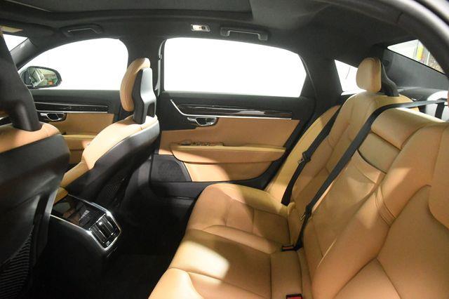 2018 Volvo S90 Momentum photo