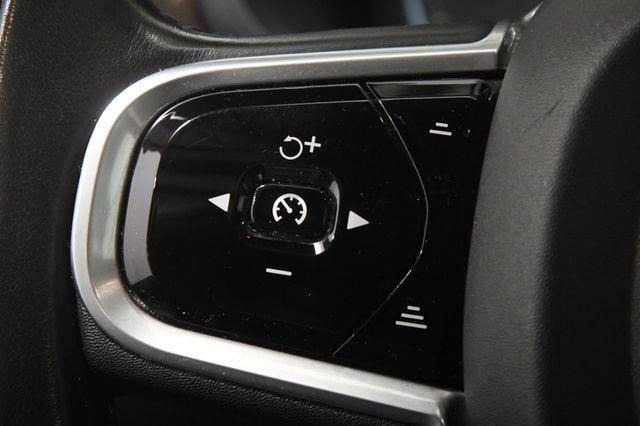 2018 Volvo S90 Momentum photo