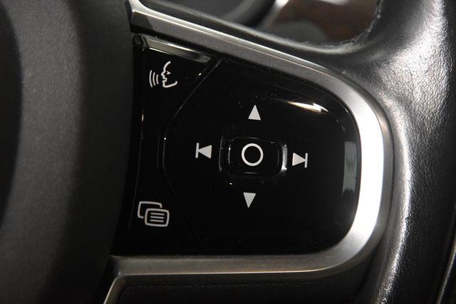 2018 Volvo S90 Momentum photo