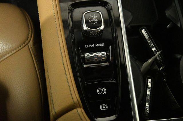 2018 Volvo S90 Momentum photo
