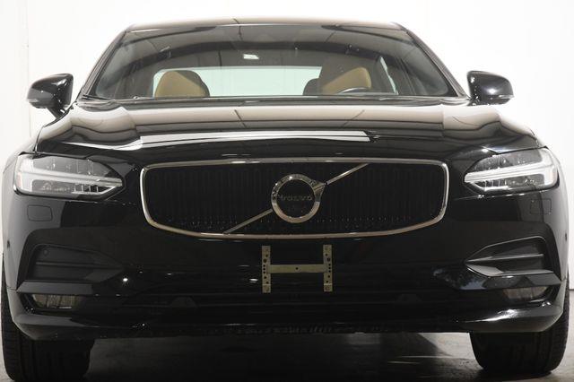 2018 Volvo S90 Momentum photo